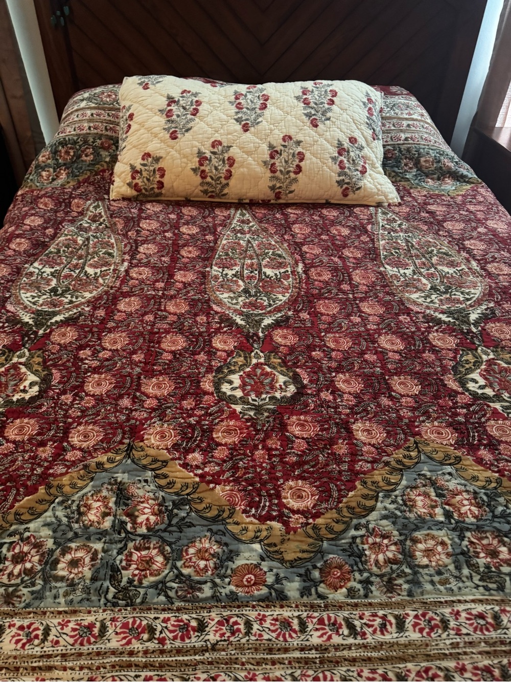 Pottery Barn King Red and Cream Floral Quilted Bedspread Set - Zarina - Picture 8 of 15